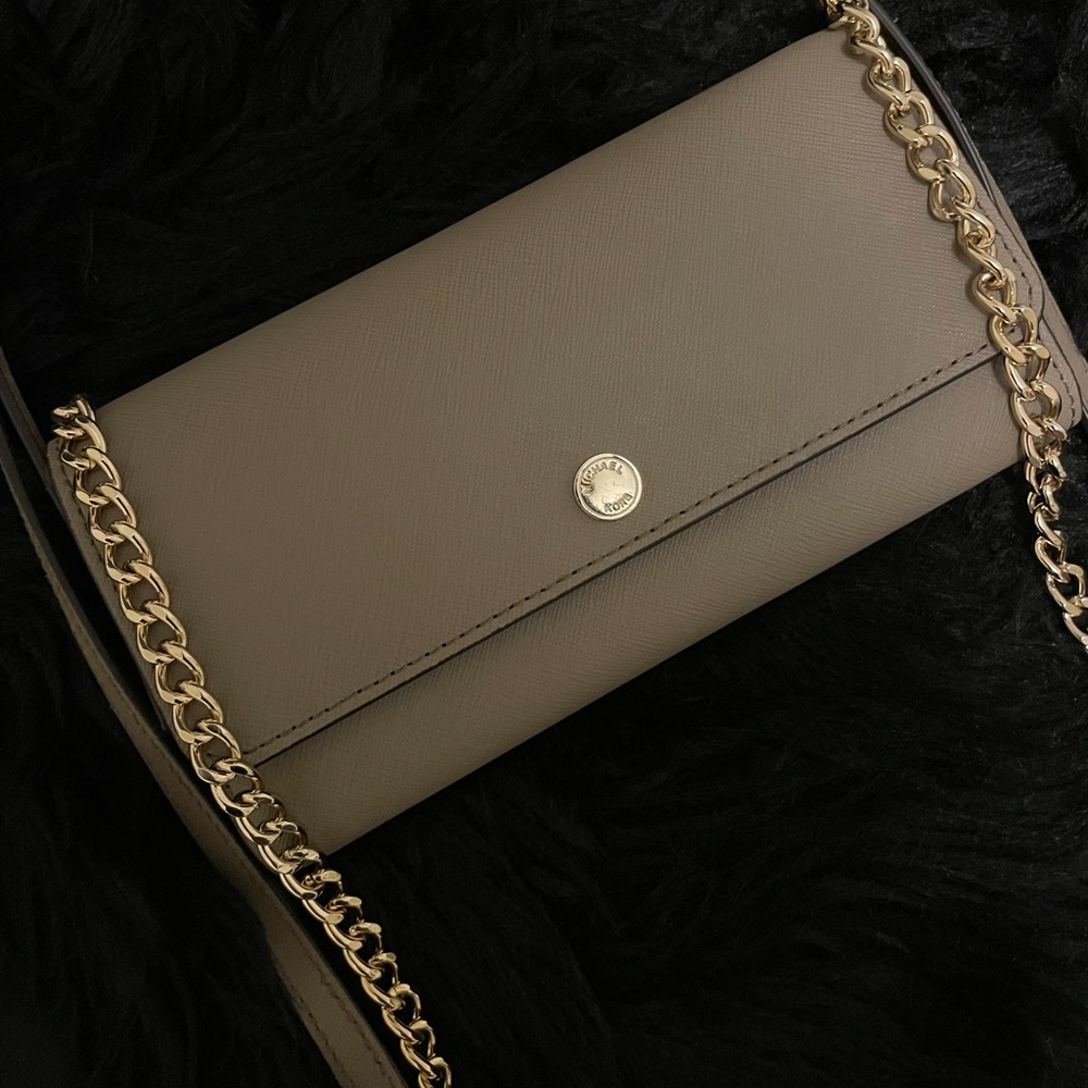 Michael Kors crossbody wallet purse (Gray)